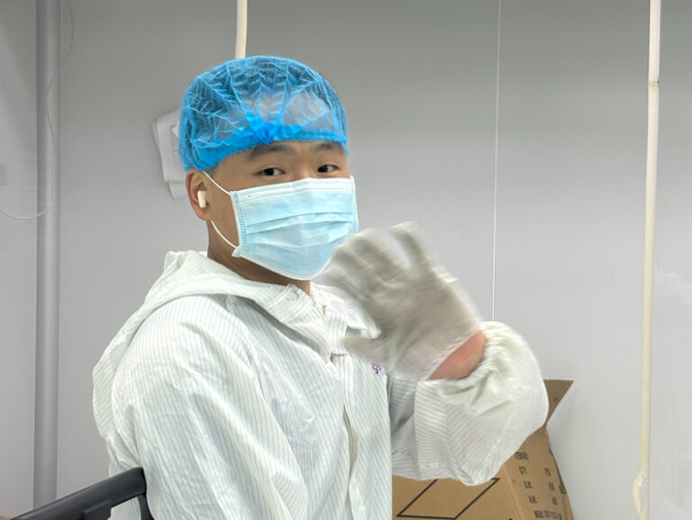 Employees at Suzhou Shenli Hardened Acrylic Sheet